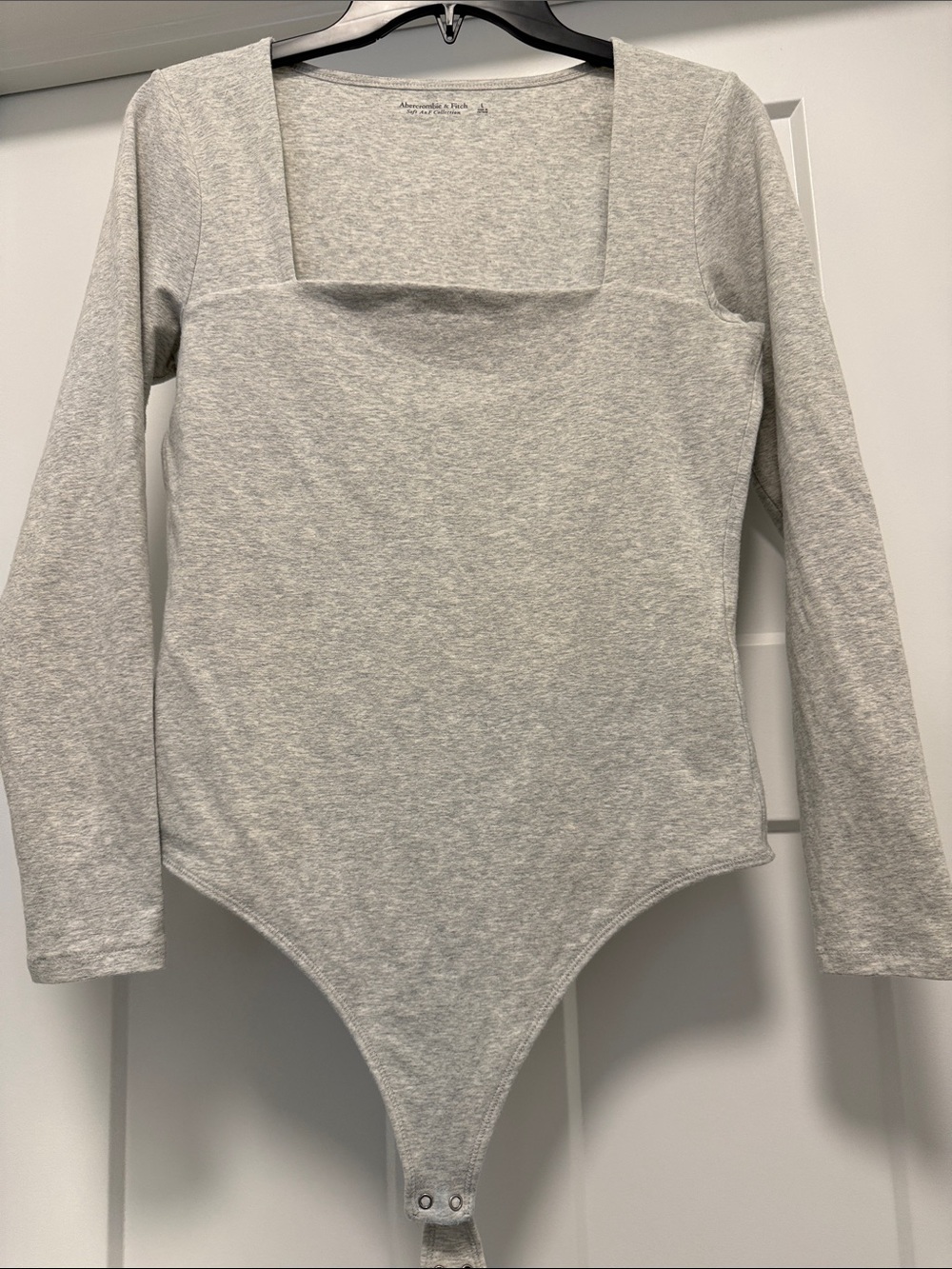 Abercrombie & Fitch Light Gray Square-Neck Long Sleeve Bodysuit.ptp 16.5 l 29”